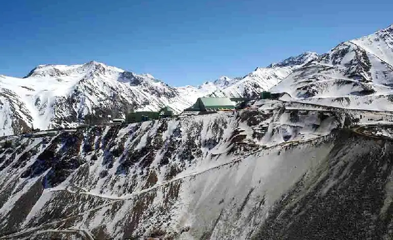 Los Bronces, Santiago